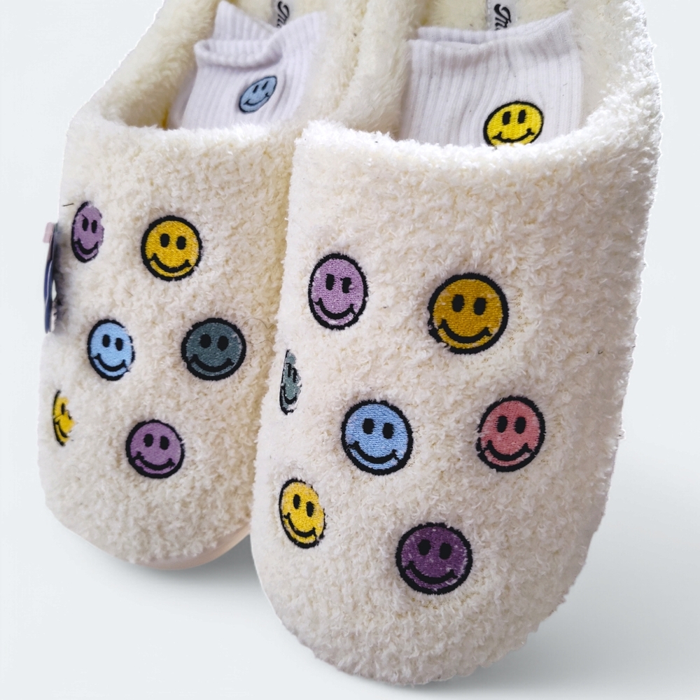 Moon Cake Smiley Face Slippers and Socks Set Womens Size XL 11-12 - Picture 2 of 9